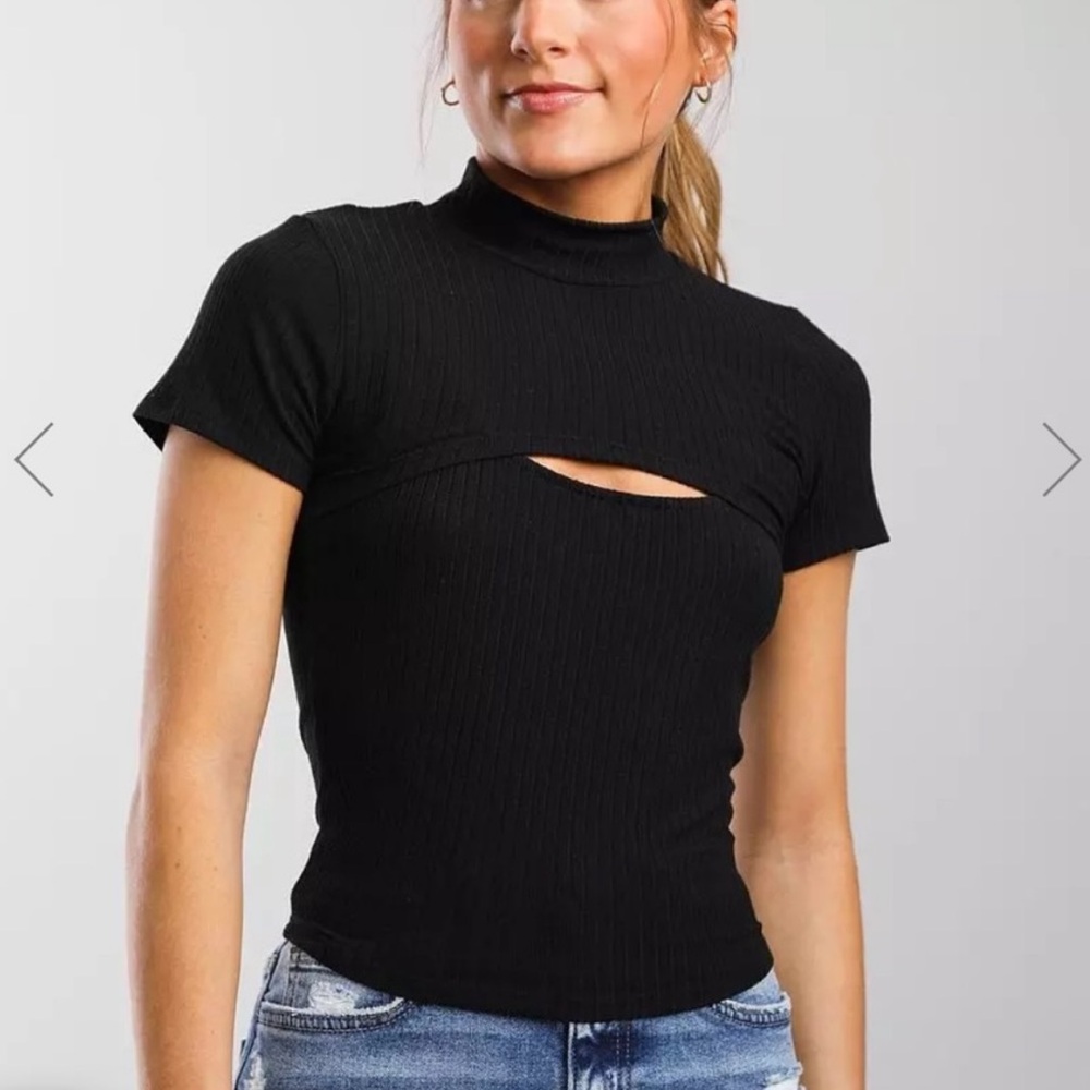 Cut-out short sleeve top